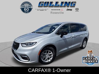 Used 2026 Chrysler Pacifica Select