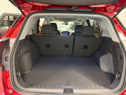 Used 2024 GMC Terrain SLE w/ Driver Convenience Package image 25