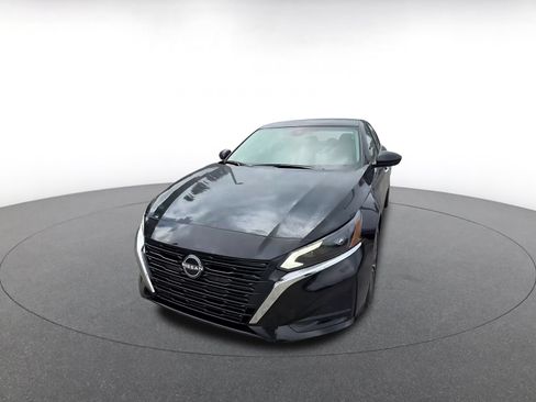 Used 2025 Nissan Altima 2.5 SV FWD image 7