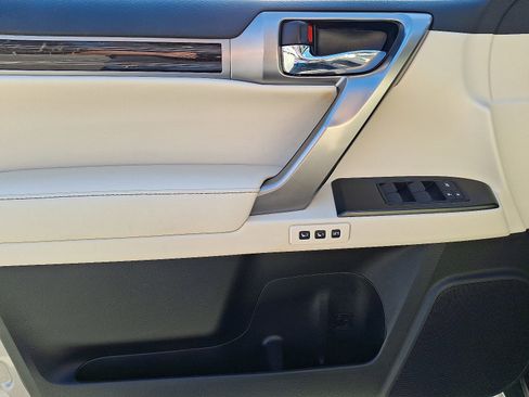 Used 2023 Lexus GX 460 Premium image 12