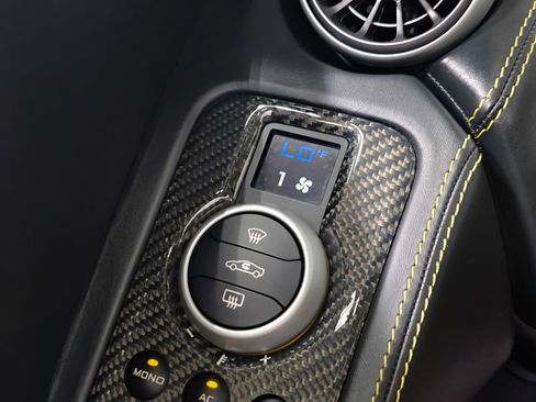 Used 2015 McLaren 650S Spider image 42