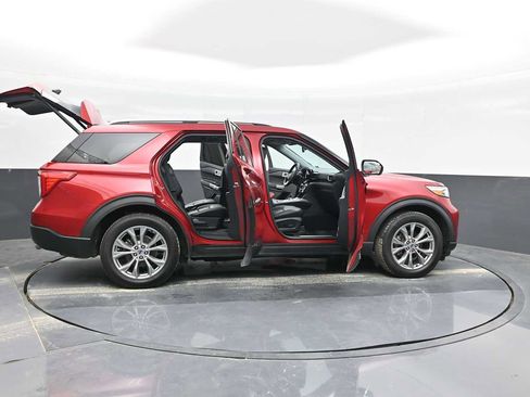 Used 2021 Ford Explorer Limited w/ Equipment Group 301A AWD/4WD image 39