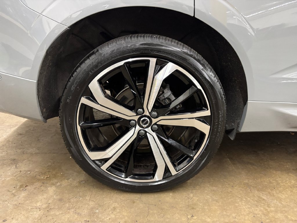 Certified 2024 Volvo XC60 B5 Ultimate w/ Protection Package Premier AWD/4WD image 39
