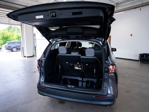 Used 2025 Toyota Sienna XLE image 45