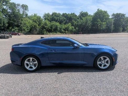 Used 2021 Chevrolet Camaro LT w/ Technology Package RWD image 7