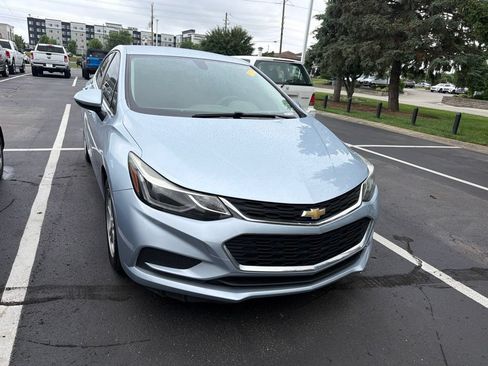 Used 2017 Chevrolet Cruze LT w/ Convenience Package FWD image 5