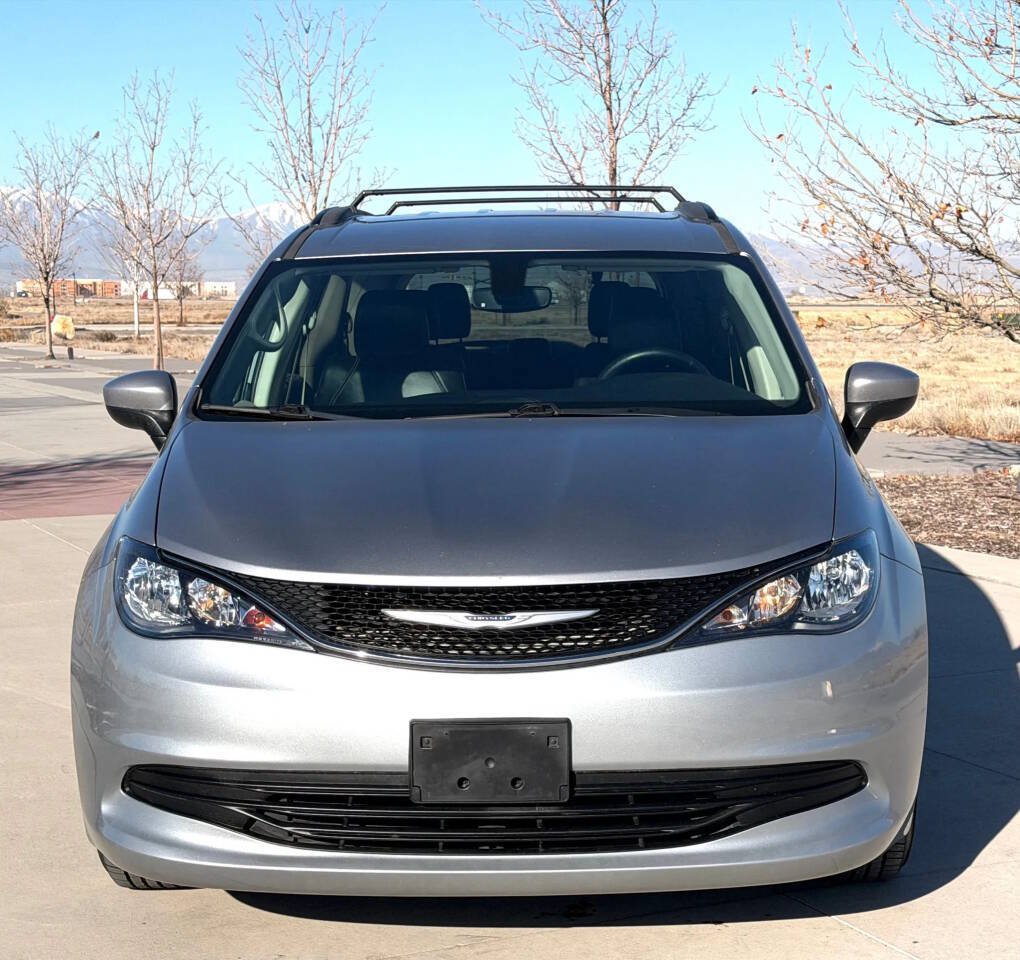 Used 2020 Chrysler Voyager Lxi FWD image 2