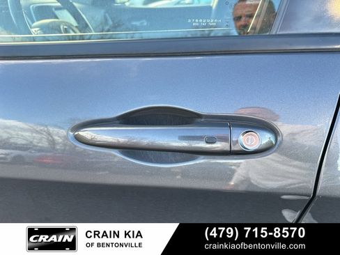 Used 2018 Jeep Cherokee Trailhawk w/ Comfort/Convenience Group image 17