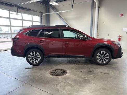 Used 2025 Subaru Outback Limited w/ Tech Package 3 AWD/4WD image 8