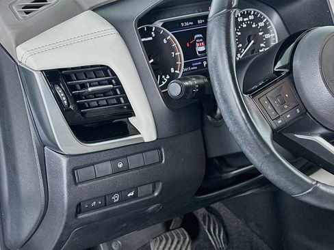 Used 2023 Nissan Rogue SL FWD image 17