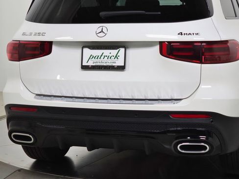 Used 2024 Mercedes-Benz GLB 250 4MATIC image 10