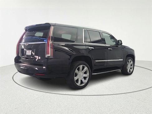 Used 2019 Cadillac Escalade Luxury image 7