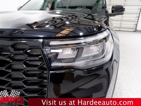 Used 2025 Ford Explorer ST-Line w/ ST-Line Street Pack AWD/4WD image 8