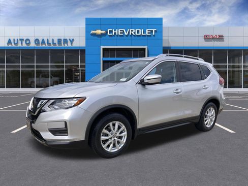 Used 2020 Nissan Rogue SV FWD image 3