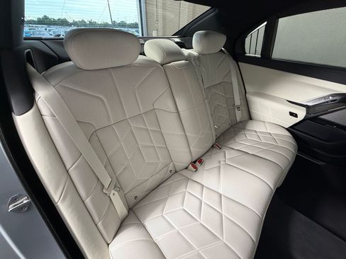 Certified 2024 BMW 740i xDrive AWD/4WD image 32