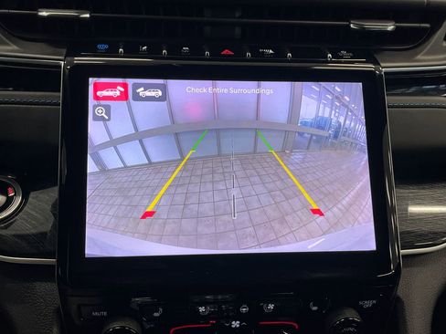 Used 2022 Jeep Grand Cherokee Trailhawk image 3