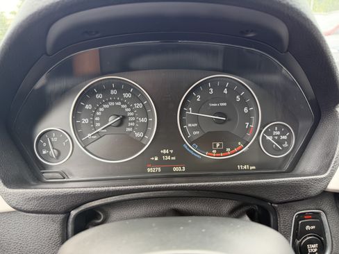 Used 2016 BMW 320i Sedan RWD image 25