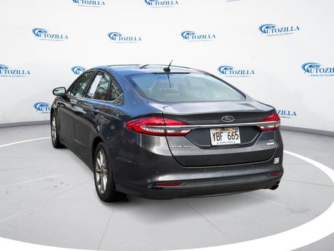 Used 2017 Ford Fusion SE w/ Fusion SE Technology Package FWD image 3