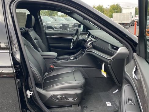 New 2025 Jeep Grand Cherokee Limited image 30