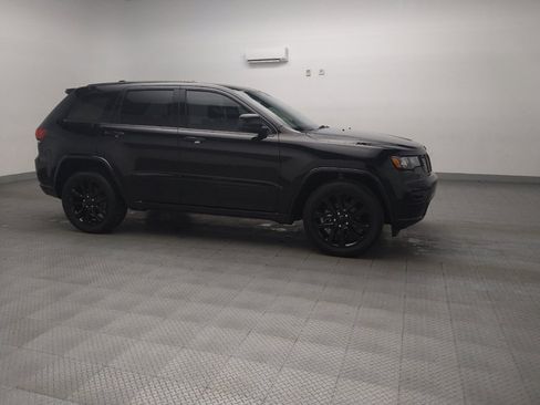 Used 2019 Jeep Grand Cherokee Altitude RWD image 11