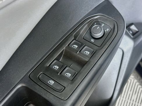 Used 2024 Volkswagen Taos SE AWD/4WD image 17