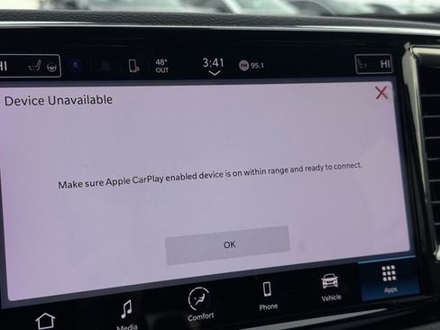 Used 2024 Chrysler Pacifica Touring-L image 21