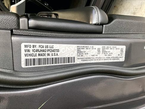 Used 2023 Jeep Grand Cherokee Altitude AWD/4WD image 37