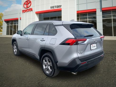 Used 2025 Toyota RAV4 XLE AWD/4WD image 3
