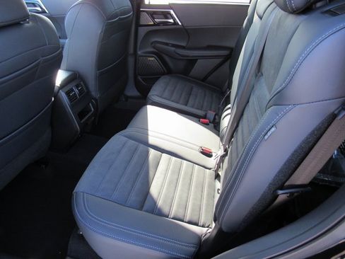 New 2025 Mitsubishi Outlander SE image 9