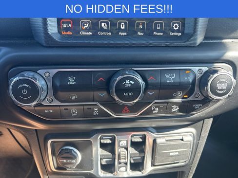 Used 2020 Jeep Wrangler Unlimited Sahara AWD/4WD image 27
