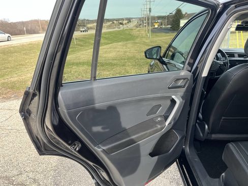 Used 2018 Volkswagen Tiguan SE image 23