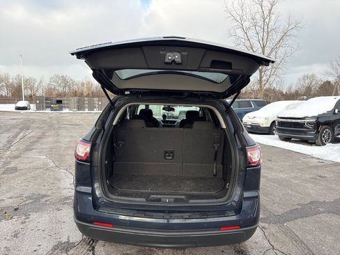 Used 2017 Chevrolet Traverse LT w/ Style and Technology Package image 7