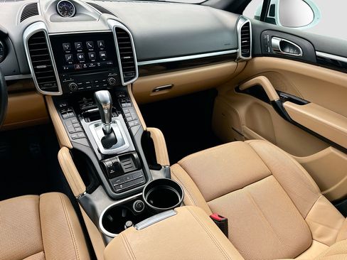 Used 2017 Porsche Cayenne Platinum Edition image 24