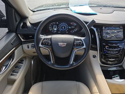 Used 2019 Cadillac Escalade ESV Premium Luxury RWD image 14
