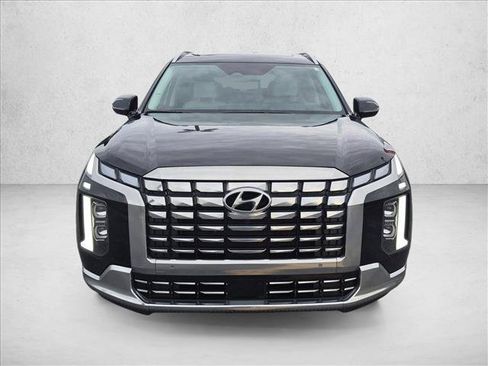Used 2025 Hyundai Palisade Calligraphy FWD image 2