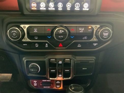 Used 2022 Jeep Gladiator Rubicon w/ LED Lighting Group AWD/4WD image 24