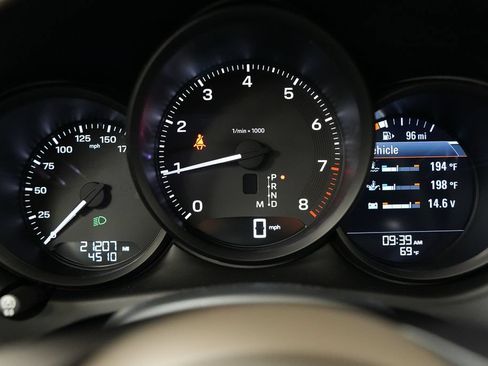 Used 2023 Porsche Macan AWD/4WD image 4