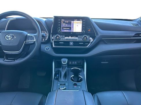 Used 2022 Toyota Highlander XSE AWD/4WD image 16