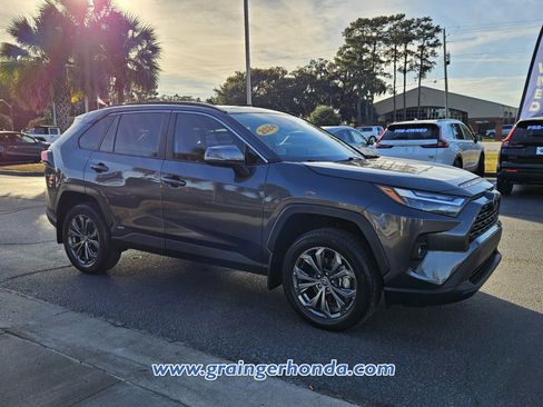 Used 2024 Toyota RAV4 XLE Premium image 7