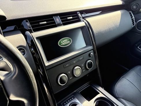 Used 2019 Land Rover Discovery SE AWD/4WD image 9