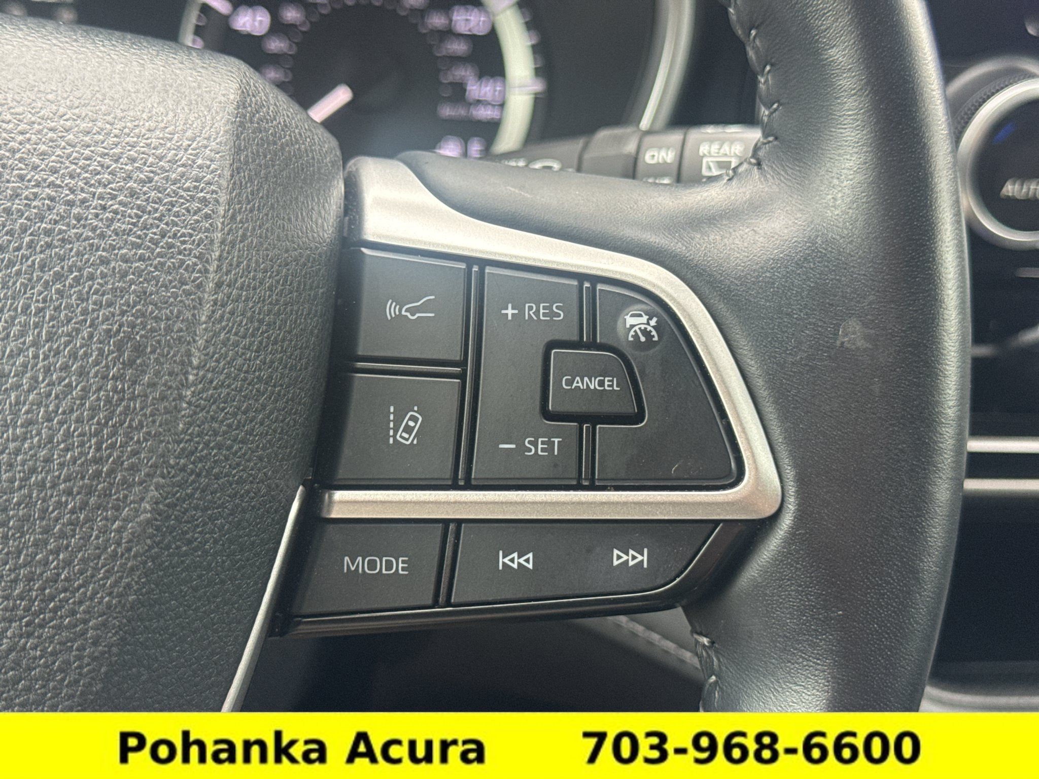 Used 2024 Toyota Highlander XLE AWD/4WD image 13