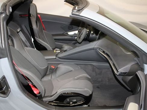Used 2025 Chevrolet Corvette Z06 RWD image 18