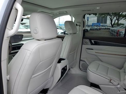 New 2026 Buick Enclave Avenir w/ Super Cruise Package AWD/4WD image 10