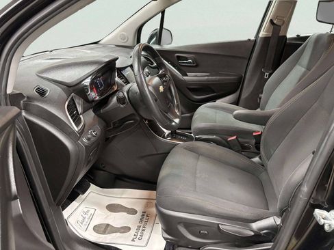 Used 2018 Chevrolet Trax LS FWD image 14