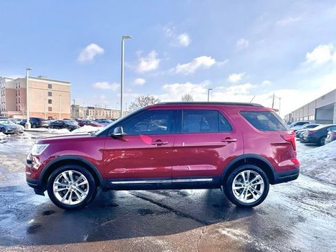 Used 2019 Ford Explorer XLT w/ Equipment Group 202A image 7