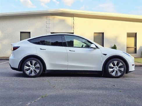 Used 2021 Tesla Model Y Long Range AWD/4WD image 8