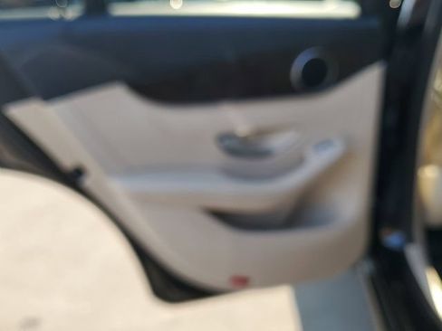 Used 2019 Mercedes-Benz GLC 300 image 12