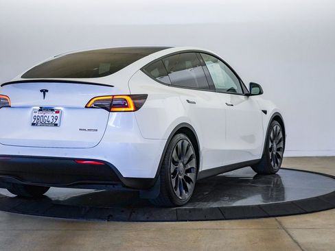Used 2022 Tesla Model Y Performance AWD/4WD image 5