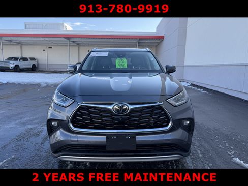 Certified 2022 Toyota Highlander Platinum image 2