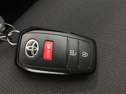 Used 2025 Toyota Corolla Cross LE image 22